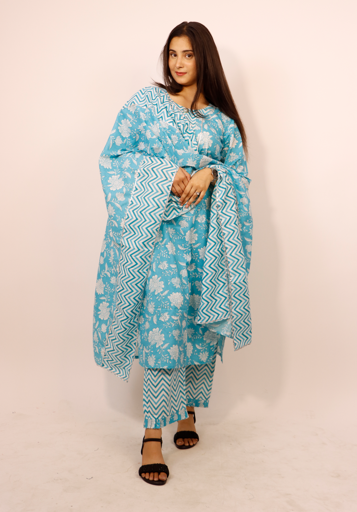 FLORAL PRINT KURTI IN COTTON WITH COTTON PANT PRINT AND COTTON DUPPTA WITH TUSSELS