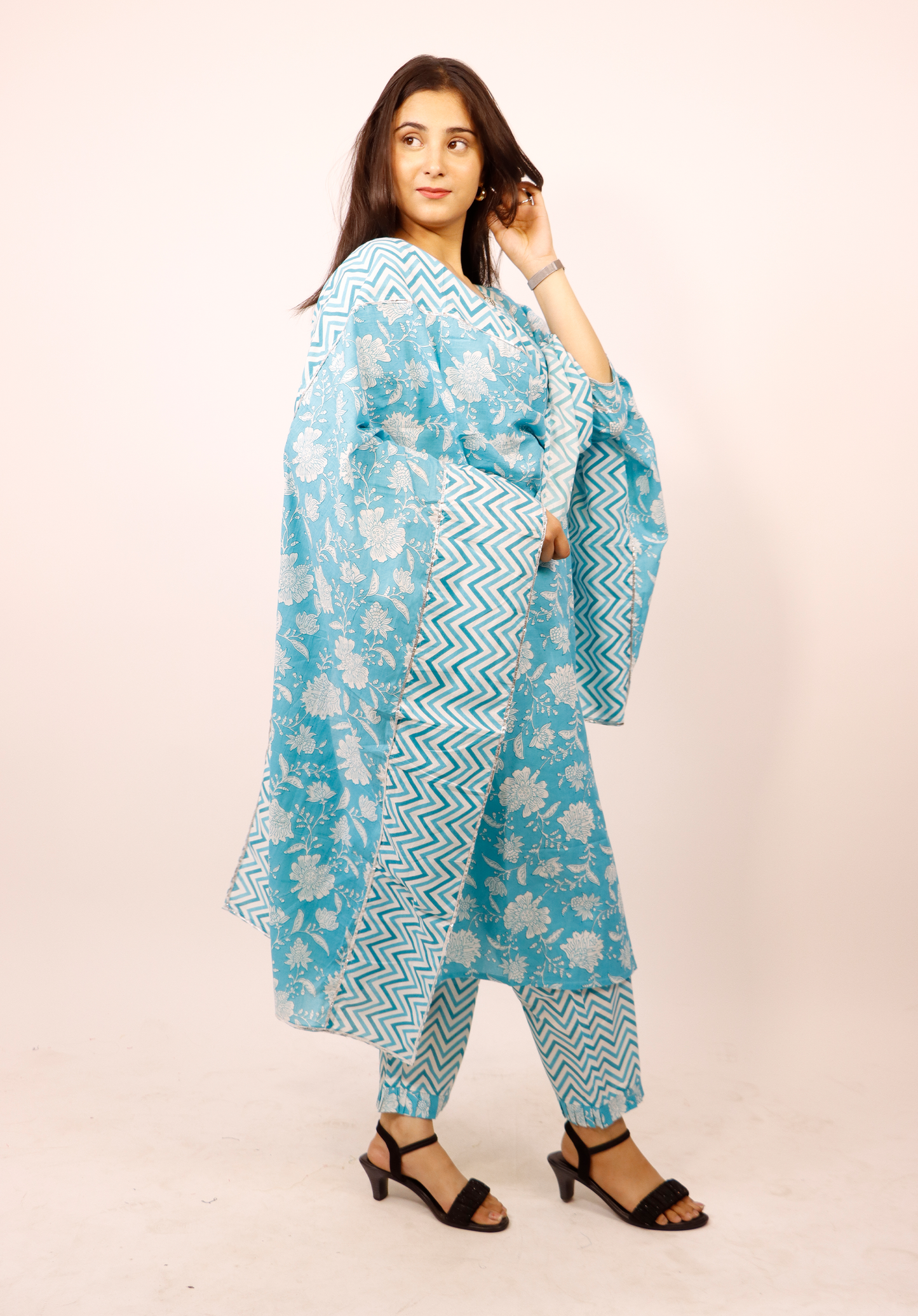 FLORAL PRINT KURTI IN COTTON WITH COTTON PANT PRINT AND COTTON DUPPTA WITH TUSSELS