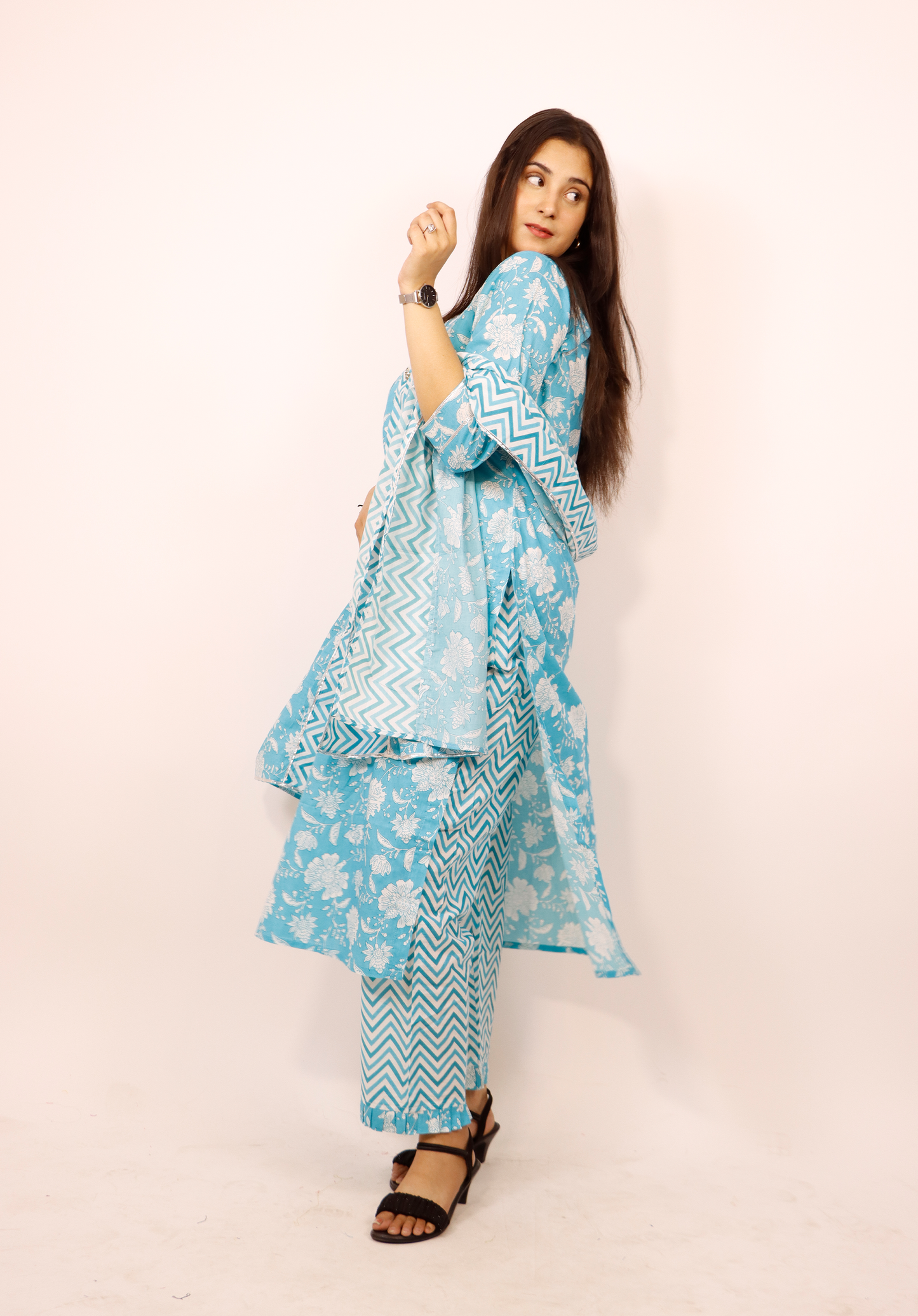 FLORAL PRINT KURTI IN COTTON WITH COTTON PANT PRINT AND COTTON DUPPTA WITH TUSSELS